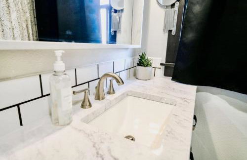 Boho Revival Modern Glam with AC in Downtown Albany - Foto 36