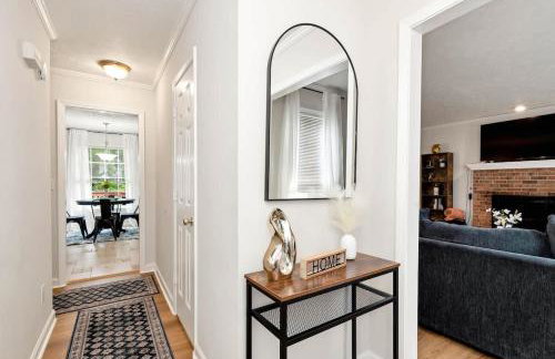 4BR Cozy Family Retreat Near Mall of GA, Near Lake Lanier - Sleeps 10 - Foto 73