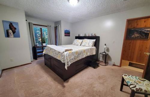 Updated Duplex with Mountain & Filtered Water View - Foto 9