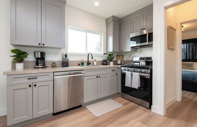 Cozy Apartment in Atwater Village - Photo 12