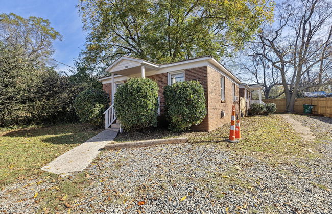 Cozy Retreat near Uptown with Hot Tub - Foto 5