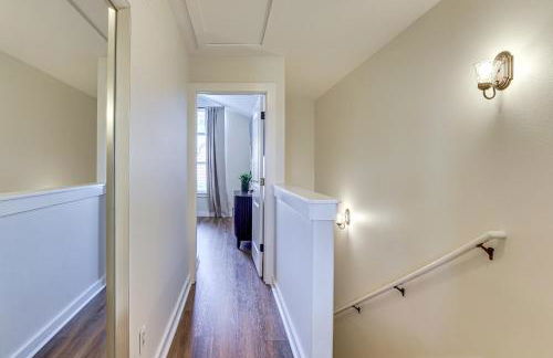 5 Mi to Univ of Arkansas Cozy Townhome with Deck - Foto 11