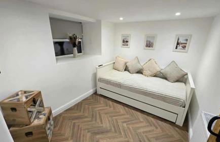 Cwm Uchaf Holiday Home, hot tub and horse view! - Photo 14