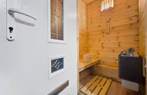 Kinky Kabin w Hot Tub, Sauna and Rooftop Garden - Foto 7