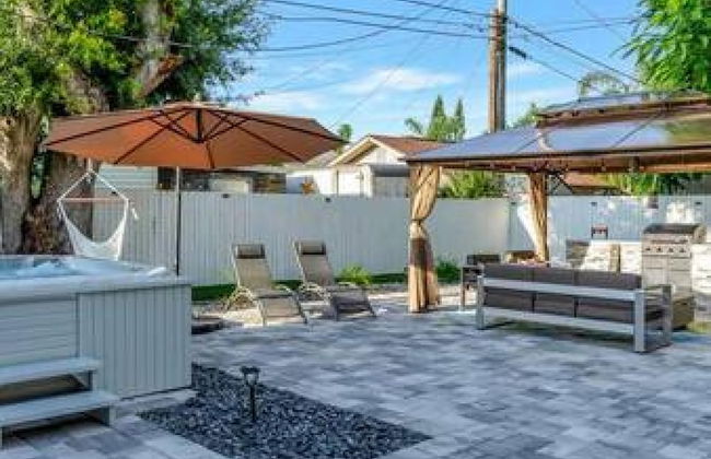 Family Fun Backyard Oasis Hot Tub Games BBQ - Foto 16