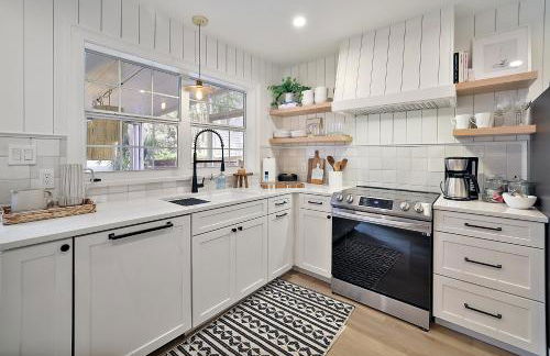 The Augustine - Steps to Downtown w King Bed - Foto 9