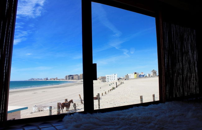 Mid-century Ocean View Apartment - Photo 16