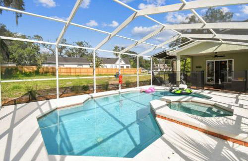 Relaxing Modern Home Sleeps 6 Pool BBQ Firepit - Foto 31