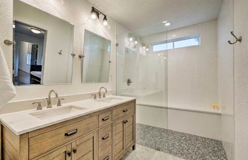 Fire Pit, Pickleball, Pool! Schulenburg Farmhouse - Foto 15