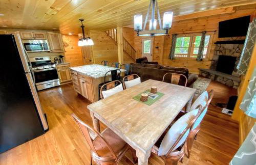 Brand New Log Home Well appointed great location with AC wifi cable fireplace firepit - Foto 38