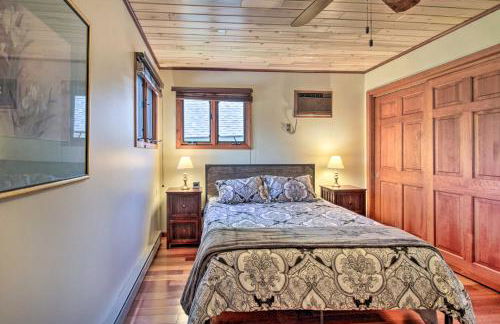 Retreat with Lake Access and Private Boat Dock! - Foto 16