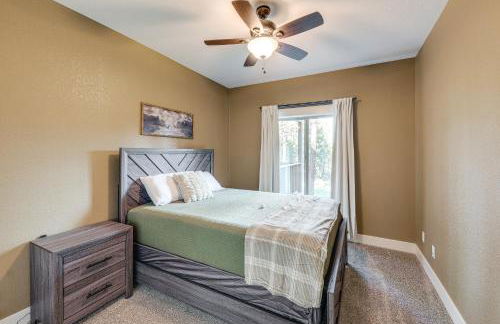 Deck and Views Scenic Group Getaway in Lakeside! - Foto 18