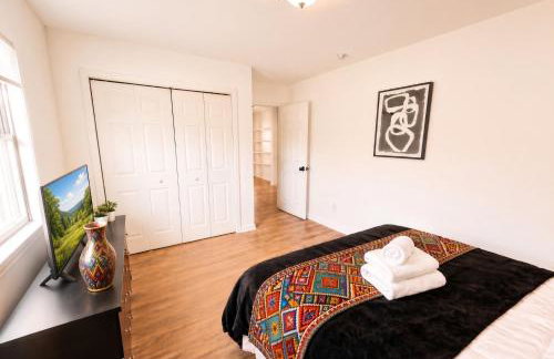 5BR Accessible Valley & Lake View Home Near Cornell - Sleeps 10 - Foto 52