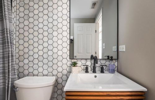 The Upscale Getaway Near Downtown - Foto 19