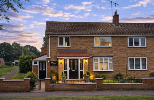 Sleeps 8 Four Bed Contractor Group House Corby Parking - Photo 17