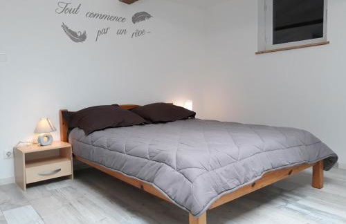 Gîte confortable à la ferme avec terrasse en campagne - FR-1-496-220 - Foto 11