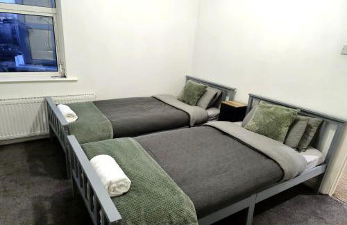 N&M Lodge Dunstable lodge with Free Parking - Photo 21