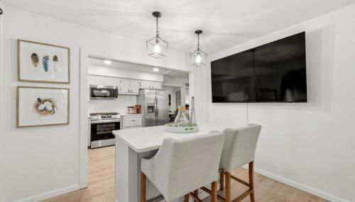 Spacious Backyard • Alfresco Dining • Pet Friendly - Photo 5