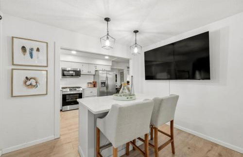 Spacious Backyard • Alfresco Dining • Pet Friendly - Foto 5