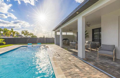 KING BED - FREE Pool Heat - 85 in TV - 4BR Villa - Foto 16
