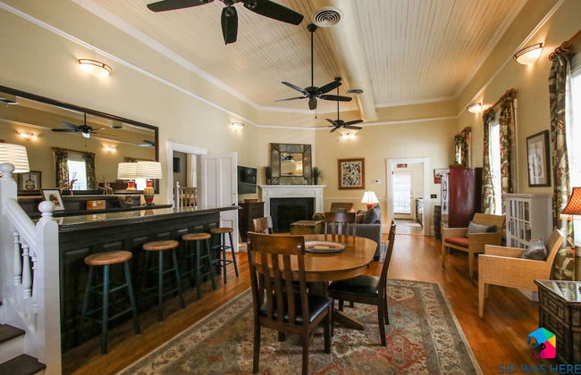 The Irish Bar near Bay Historic Savannah - Photo 26