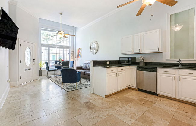 Modern 3BR Condo With Pool - Foto 25