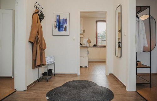 JOBOSTAYS - LINDEN Family Apartment Oldenburg - sehr geräumig 110m2 - Terrasse mit Gartenblick - voll ausgestattete Küche - 2 Bäder - Babybett - 10 Min zu Fuß zum Bahnhof - kostenloses WLAN - Parkplatz - kontaktfreier Check-In - Photo 64