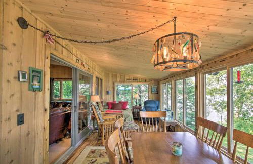 Year-Round Waterfront Getaway Lake Access and Dock! - Foto 9