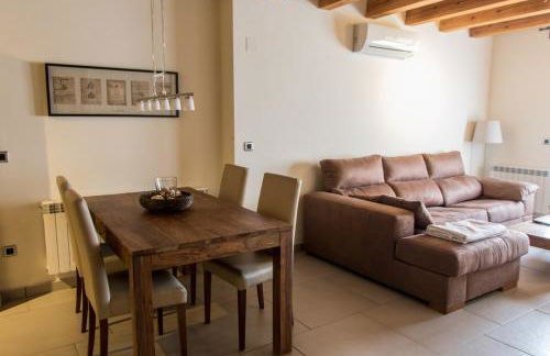 Plaza Apartamentos - Photo 5