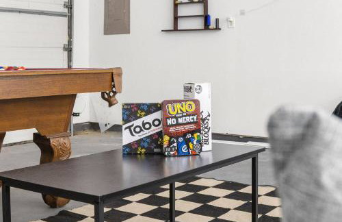 Luxury Oak Lawn Home | Game Room, Parking, Balcony - Foto 26