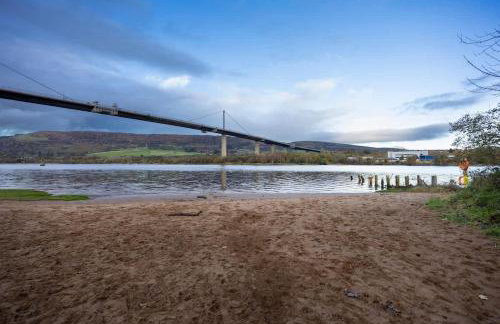 Cosy Lodge Getaway with Private Beach & Fireplace - Foto 43