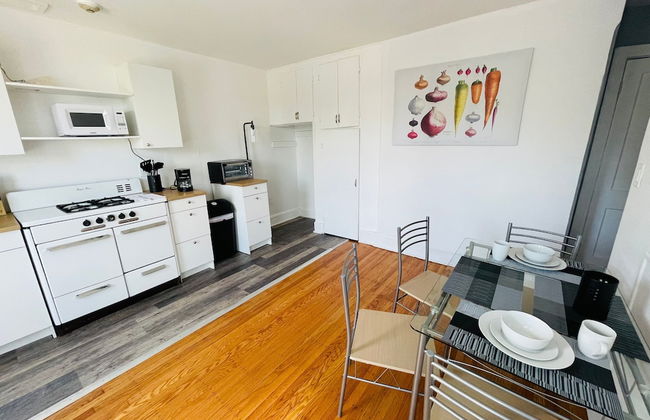 Charming 1BR Apartment Near Train Station - Foto 16