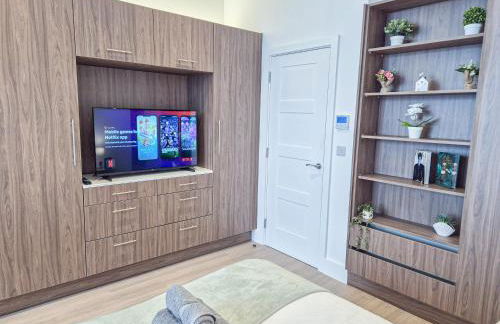 3-Bedroom with Balcony and Studio Apartments in St Johns Wood near Marylebone & Regents Park by NourNest Apartments - Foto 80