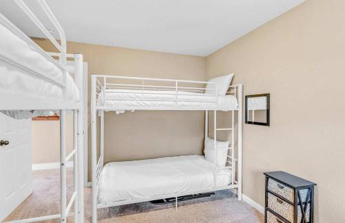 South Lake Retreat Deck Dock & Game Table - Foto 25