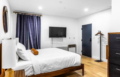 Stylish DTWN Hotel, Steps to Restaurants, King Bed, Room # 205 - Foto 12