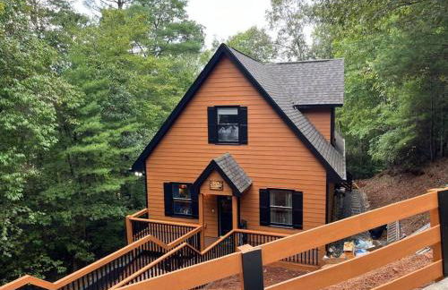 Helen, GA Bear Paw Haus 4 bdrm, sleeps 10, fire pit, pool table, on Golf course - Foto 1