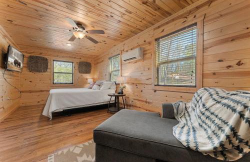 Cabin 1 - Peaceful Cabin Near River with Fire Pit and Hot Tub - Foto 14