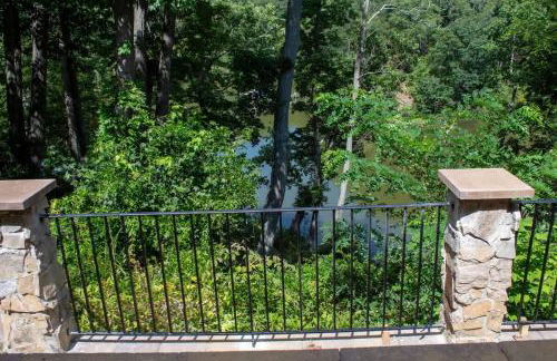 Creekside Haven with Dock & Scenic Views - Foto 19