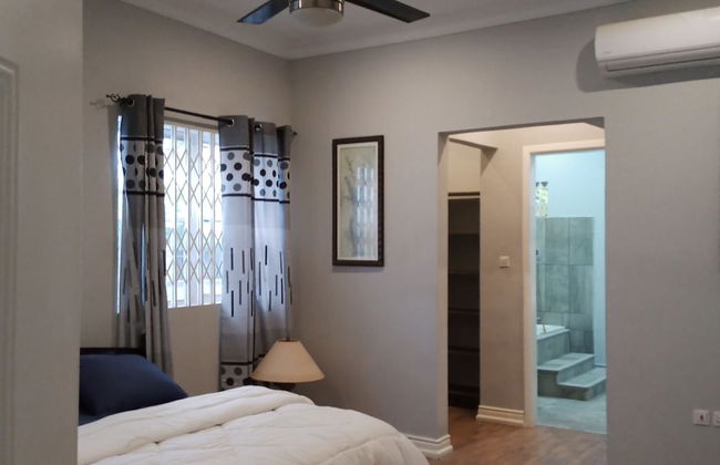 4 Bedrooms Family House Sakumono - Photo 5