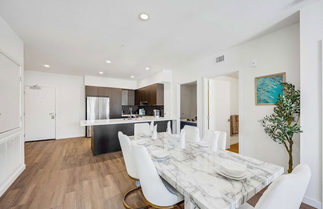 Luxury 3BR Hollywood Sign View by Oneluxstay - Photo 13