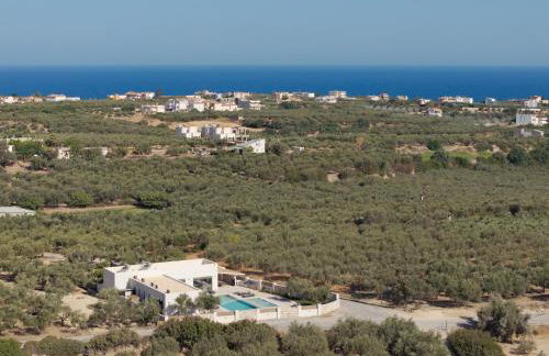 CaMa Villa, Pool, Landmark Views & Iconic Design, By ThinkVilla - Foto 7