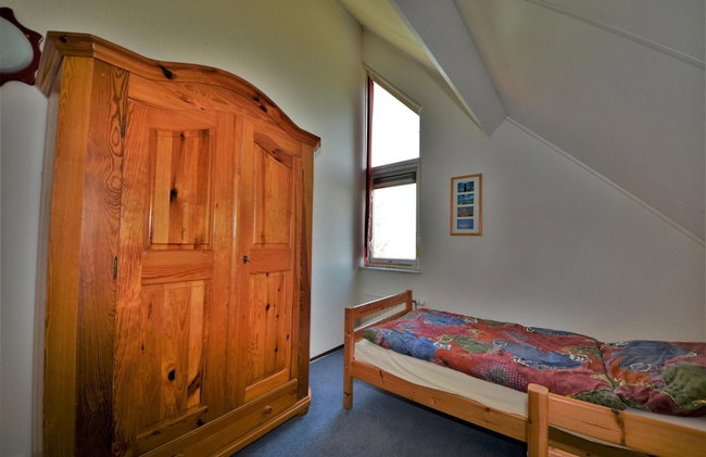 Lively Bungalow on the Water - Photo 3