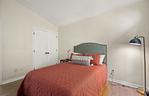 5 Minutes from Hospitals and UK! - Photo 20