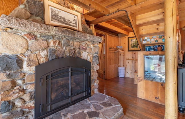 Authentic & Stylish Cabin in Lake Tahoe by Sierra Getaways - Foto 23