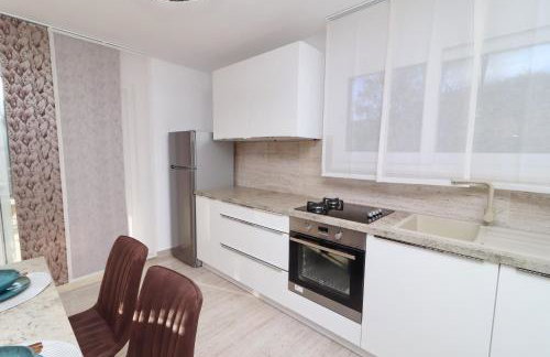 Villa Green Bay Apartments - Photo 2