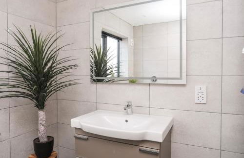 The Hawthorns - Photo 21