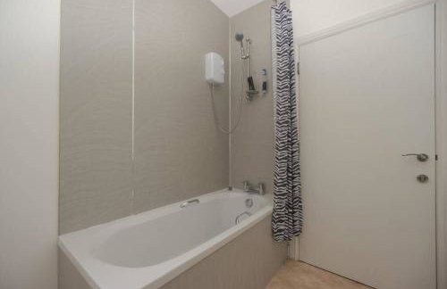 Town centre 4xbed 4xbath apartment - Photo 8