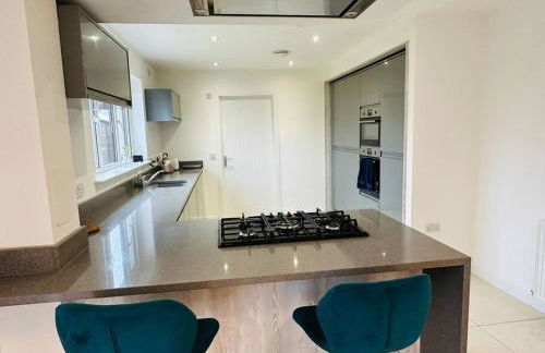 5 Bedroom detached House near Edinburgh Airport, City center and Murrayfield Stadium - Photo 3