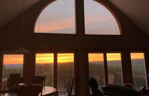 The Hilltop Retreat - Peaceful with Great Views! - Foto 1