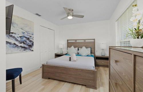 #370-Stunning 4 bed villa with south facing pool and spa with no rear neighbors - Foto 50